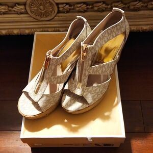 EUC Michael Kors wedges!
